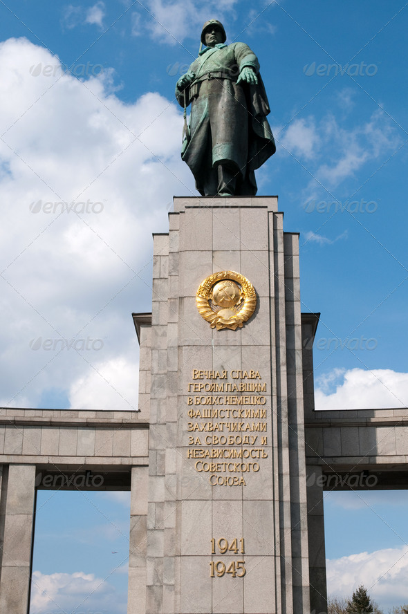 The Sowjetische Ehrenmal (Soviet Memorial) located in the Tiergarten - Stock Photo - Images