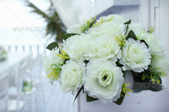 Artificial rose bouquet with sea background