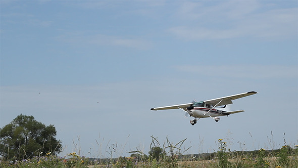 Small Plane Coming to Land Small Plane Coming to Land
