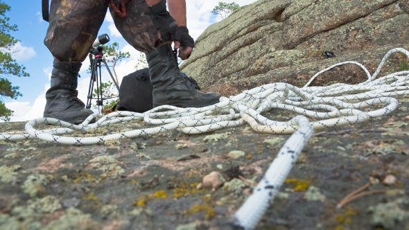 Climber Strikes Up Shoelaces 2 Climber Strikes Up Shoelaces 2