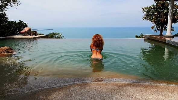 Endless Luxurious Pool Endless Luxurious Pool