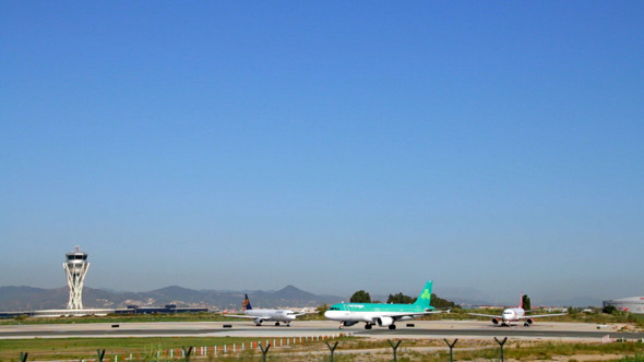 Commercial Airliners on the Runway Commercial Airliners on the Runway
