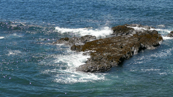Waves Crashing on Rocks 908 Waves Crashing on Rocks 908