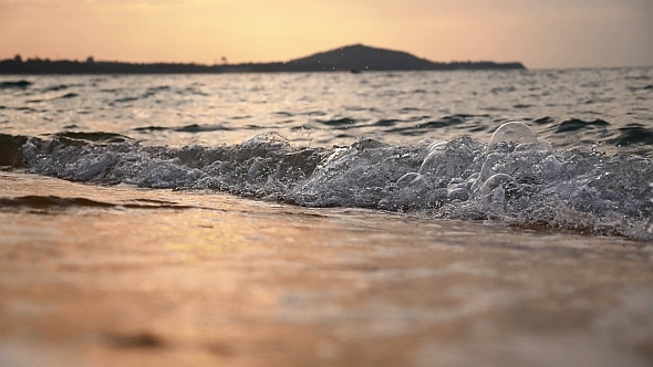 Sea Waves in Slow Motion Sea Waves in Slow Motion