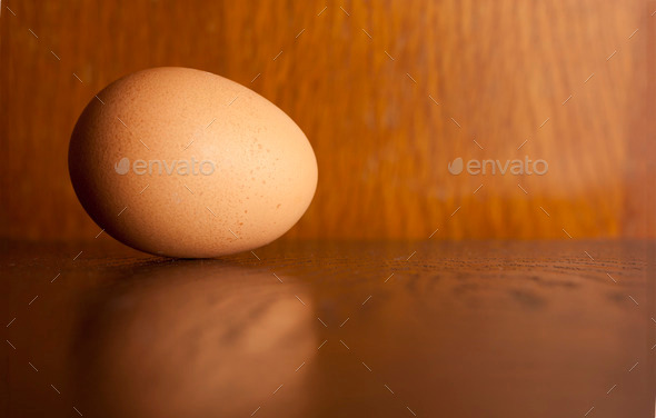 egg on a wooden background (Misc) Photo Download