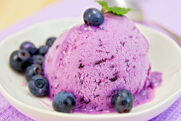 Ice cream blueberry with mint on plate (Misc) Photo Download