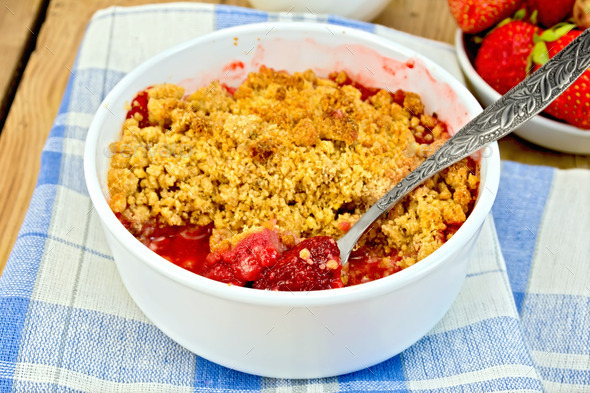 Crumble strawberry on board (Misc) Photo Download