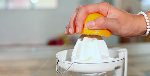 Squeezing Oranges Squeezing Oranges