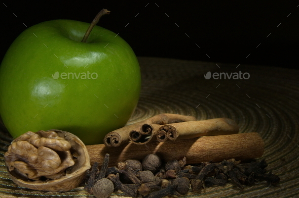Green apple, cinnamon and walnut (Misc) Photo Download