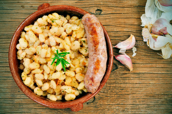 botifarra amb mongetes, fried white beans and sausage typical of Catalonia, Spain (Misc) Photo Download