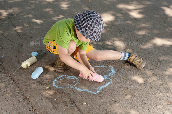 Boy drawing (Misc) Photo Download