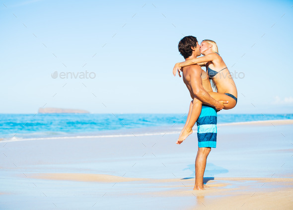 Couple Kissing on Tropical Beach (Misc) Photo Download