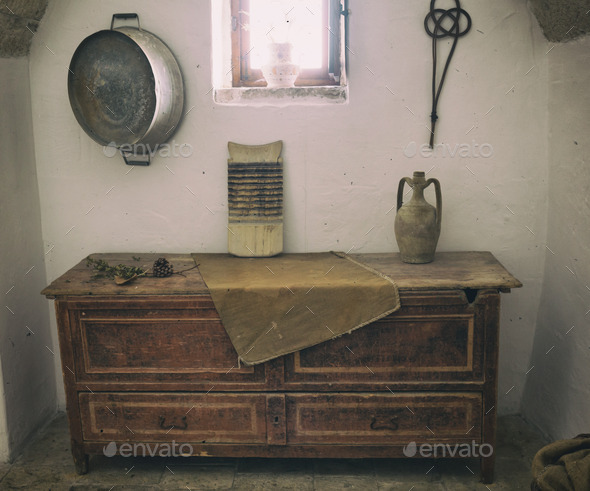 Old wooden chest of drawers. (Misc) Photo Download