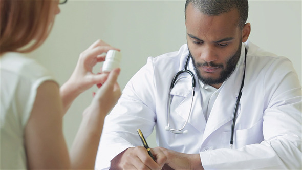 VideoHive Resolute Doctor Writes Diagnosis 9725417 VideoHive Resolute Doctor Writes Diagnosis 9725417
