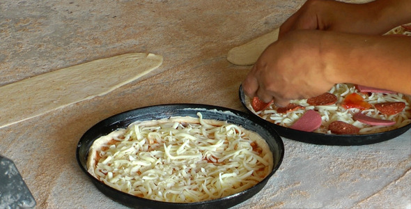 Making Pizza Making Pizza