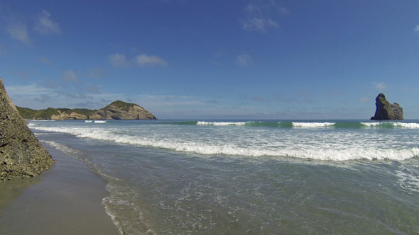 Long Waves at Beach Long Waves at Beach