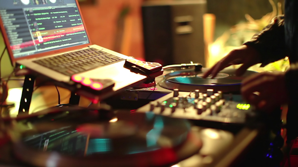 Cool Dj Behind The Turntables 29 Cool Dj Behind The Turntables 29