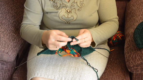 The Woman Knits The Woman Knits