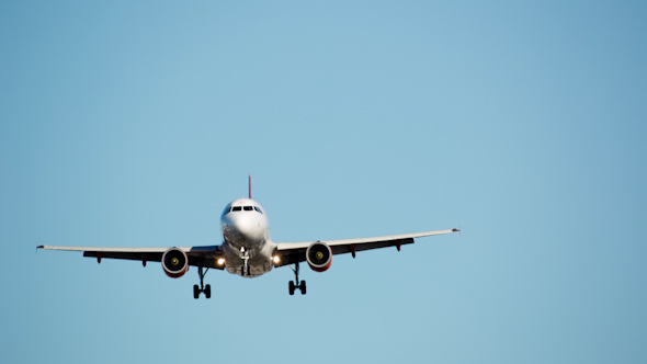 Plane Landing Zoom Telephoto Barcelona Airport 12 Plane Landing Zoom Telephoto Barcelona Airport 12