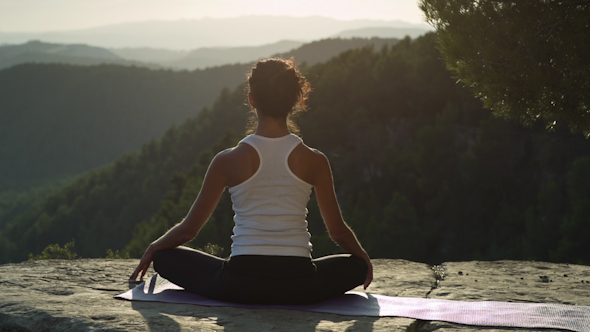 Yoga Teacher Amazing Sunset Mountain Clifftop 14 Yoga Teacher Amazing Sunset Mountain Clifftop 14