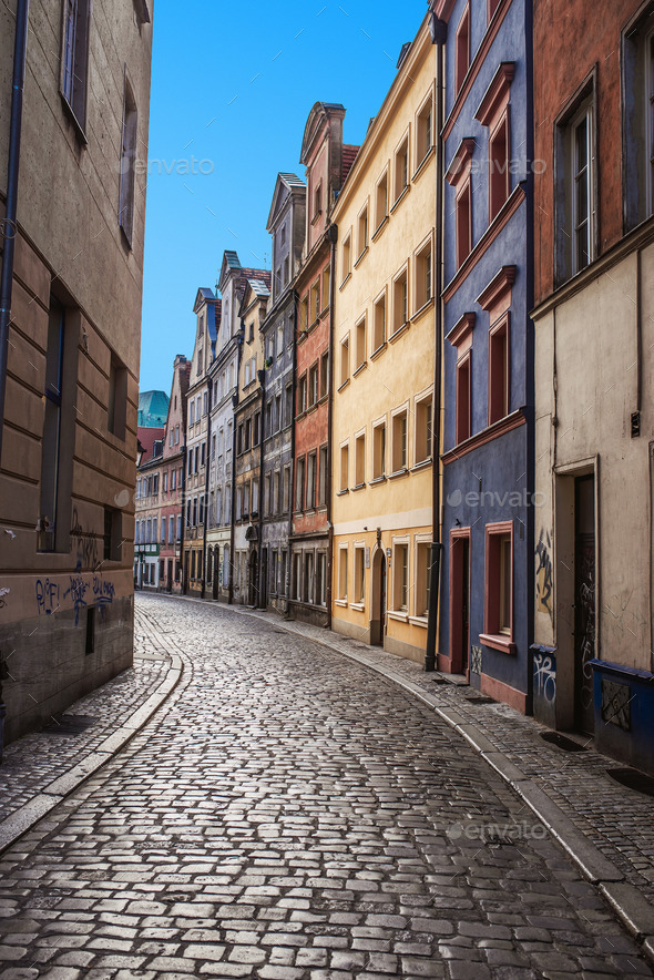 narrow streets of Old Town Wroclaw