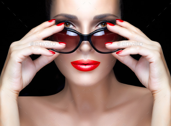 Fashion Model Woman in Black Oversized Sunglasses. Bright Makeup