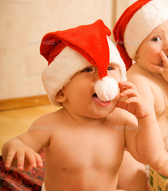 Adorable toddlers in Christmas hats (Misc) Photo Download