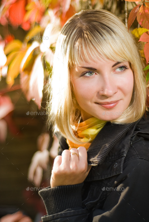 Sexy blond girl on autumn background (Misc) Photo Download