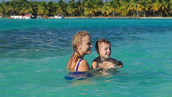 VideoHive Mother And Son Playing In Clear Sea Water 10143624 VideoHive Mother And Son Playing In Clear Sea Water 10143624