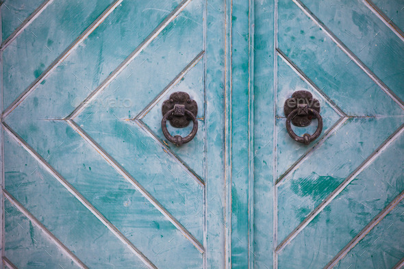 Metal round handles on wooden door (Misc) Photo Download