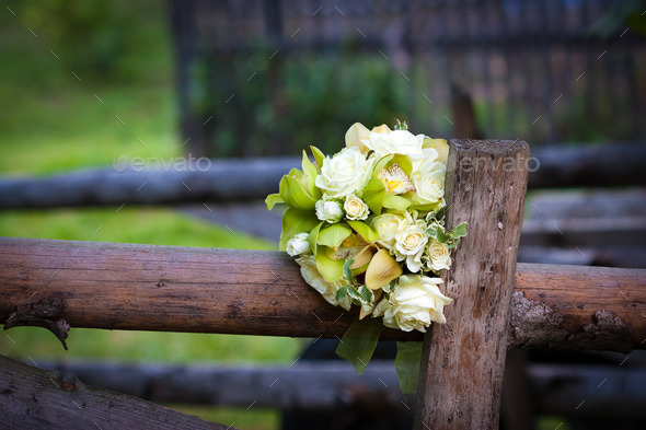 White roses wedding bouquet (Misc) Photo Download