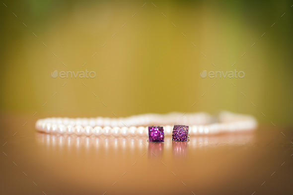 Earings and necklace with pearl jewel (Misc) Photo Download