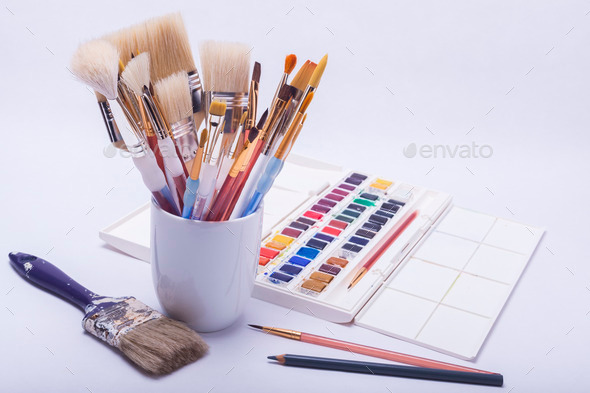 artists painting and drawing materials
