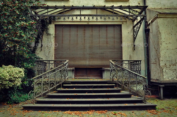 Entrance of an abandoned house (Misc) Photo Download