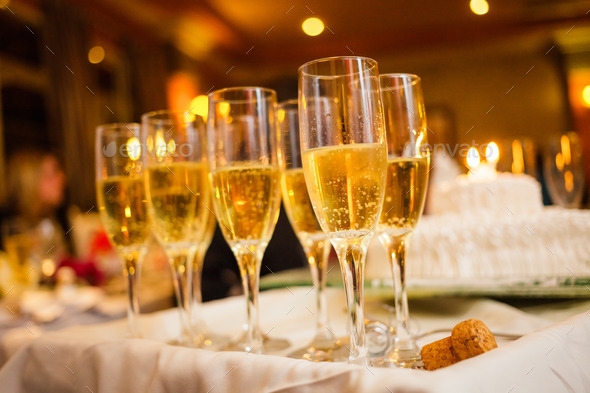 Many Champagne Glasses on a Tray (Misc) Photo Download