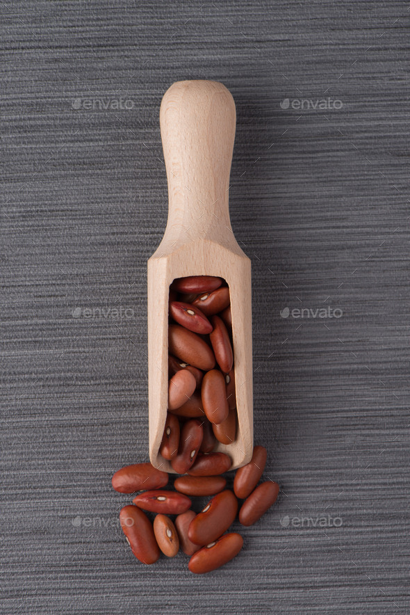 Wooden scoop with red beans (Misc) Photo Download