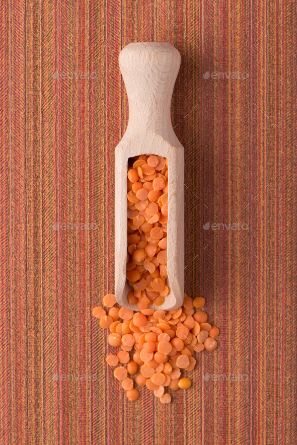 Wooden scoop with peeled lentils (Misc) Photo Download