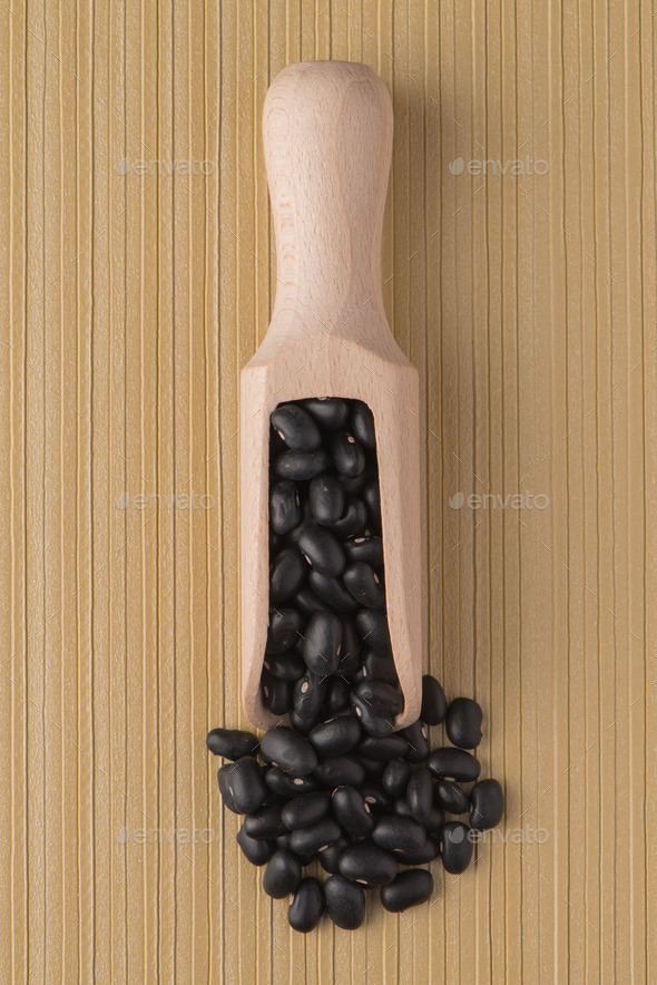 Wooden scoop with black beans (Misc) Photo Download