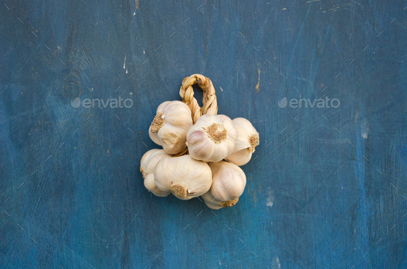 healthy garlic bulb vegetable bunch on wall (Misc) Photo Download