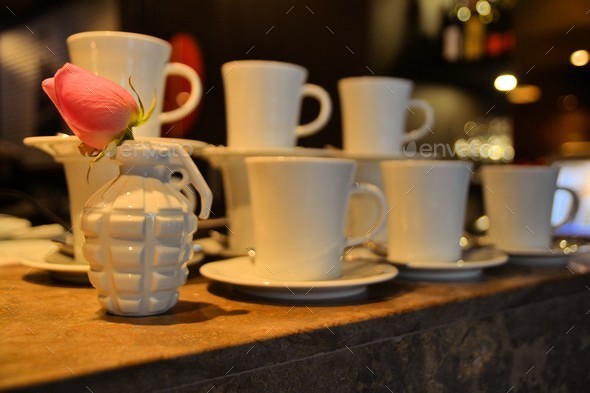 Porcelain grenade with rose and coffee cups (Misc) Photo Download