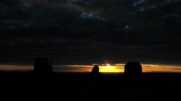 Time Lapse Of Sunrise Monument Valley Utah 4k 4