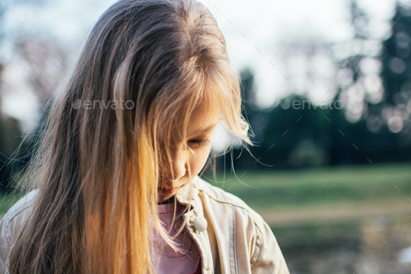 Sad Little Girl (Misc) Photo Download