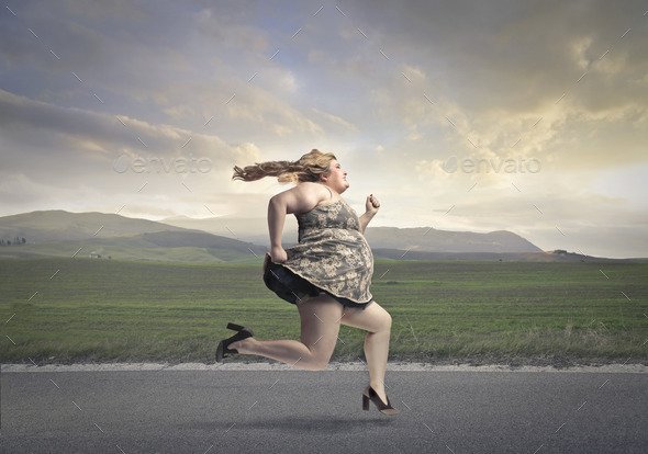 Chubby girl running (Misc) Photo Download