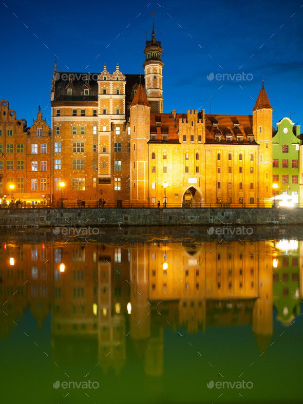 Mariacka gate in Gdansk by night (Misc) Photo Download