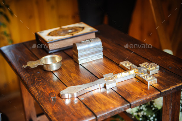 cross and bible on the wooden table (Misc) Photo Download