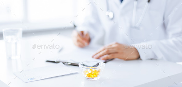 male doctor with capsules (Misc) Photo Download