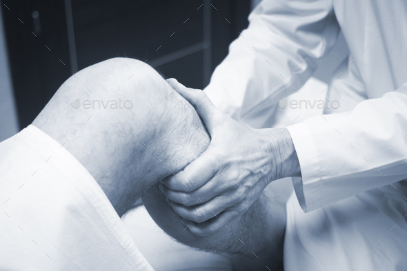 Traumatologist orthopedic surgeon doctor examining patient
