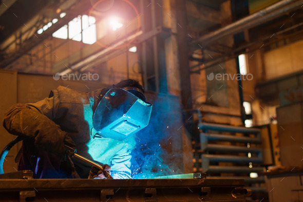 Man welding (Misc) Photo Download