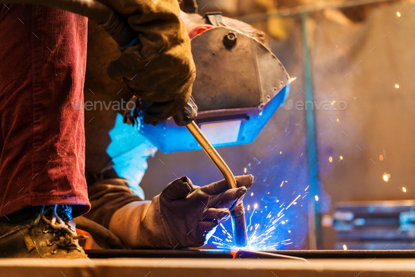 Man welding (Misc) Photo Download