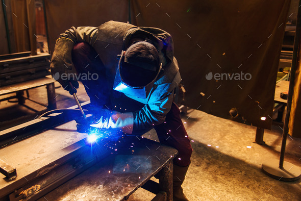 Man welding (Misc) Photo Download